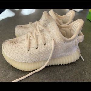 Toddler Yeezy Boost size 6 Toddler